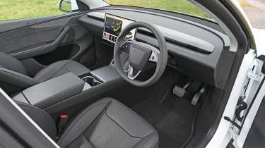 Tesla Model Y, передняя панель