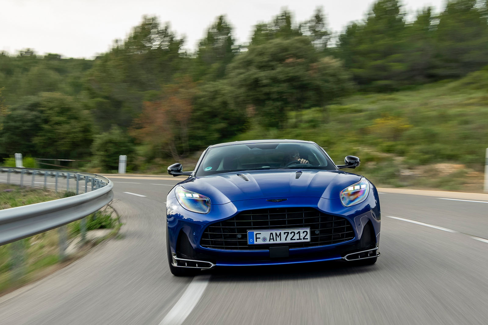 Aston Martin DB12 S дизайн