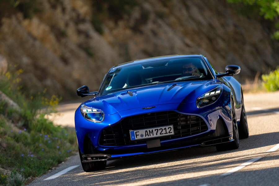 Двигатель и характер Aston Martin DB12 S