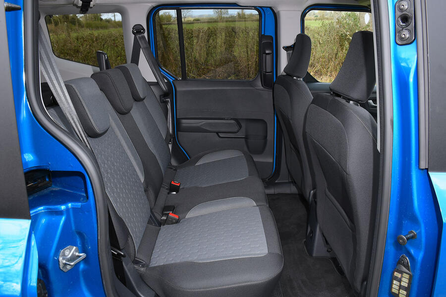 Передняя панель Ford E-Tourneo Courier