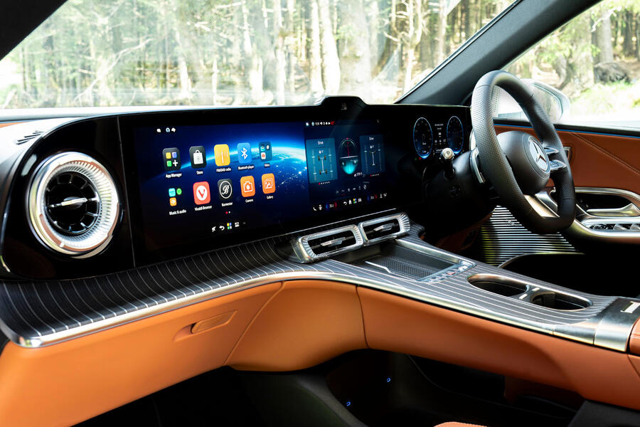 Интерьер Mercedes-Benz GLC Electric