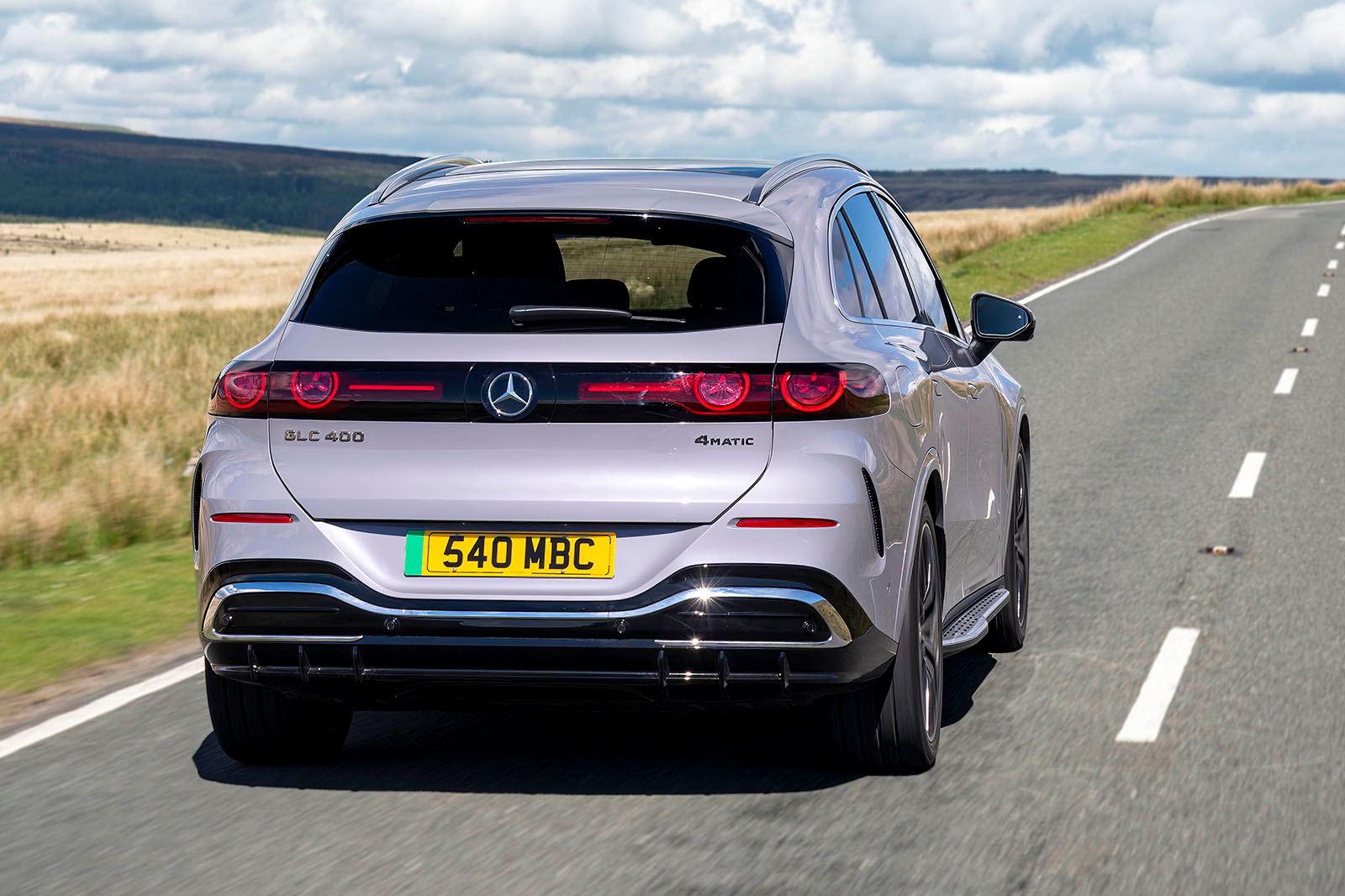 Mercedes-Benz GLC Electric на дороге