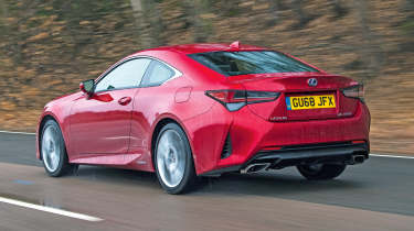 Lexus RC вид сзади