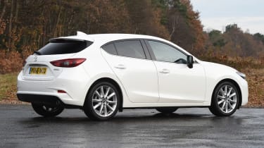Mazda 3 Mk3 сзади