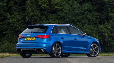 Audi RS 3 вид сзади статично