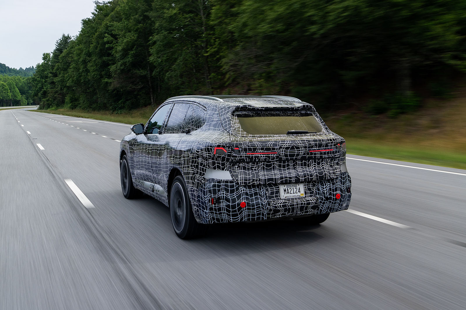 BMW iX5 вид спереди