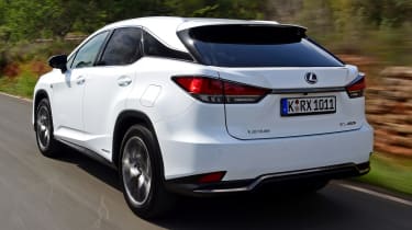 Lexus RX 450h F Sport сзади в движении