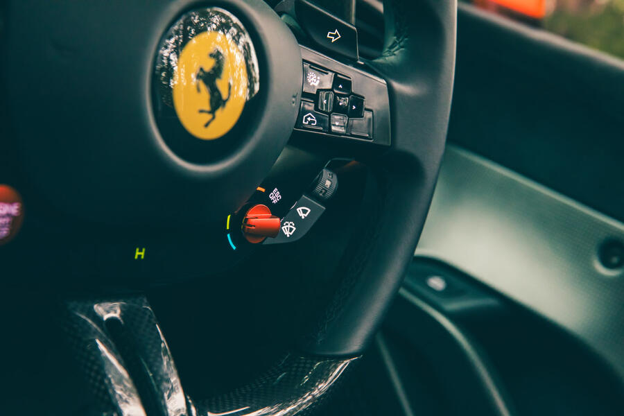 Салон Ferrari 296 Speciale A крупным планом