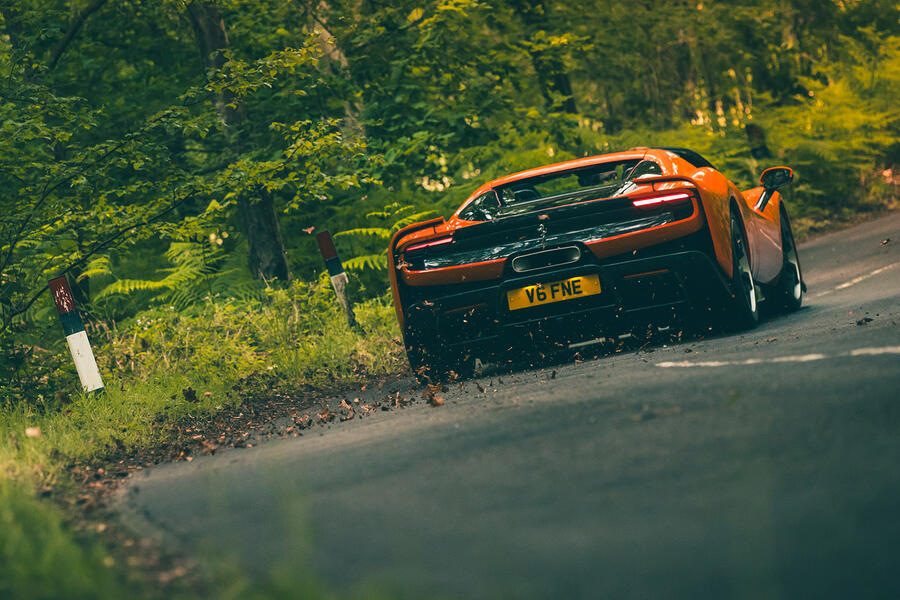 Ferrari 296 Speciale A на дороге