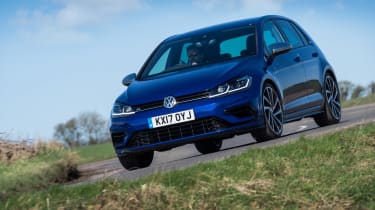 Volkswagen Golf R 2017 в повороте
