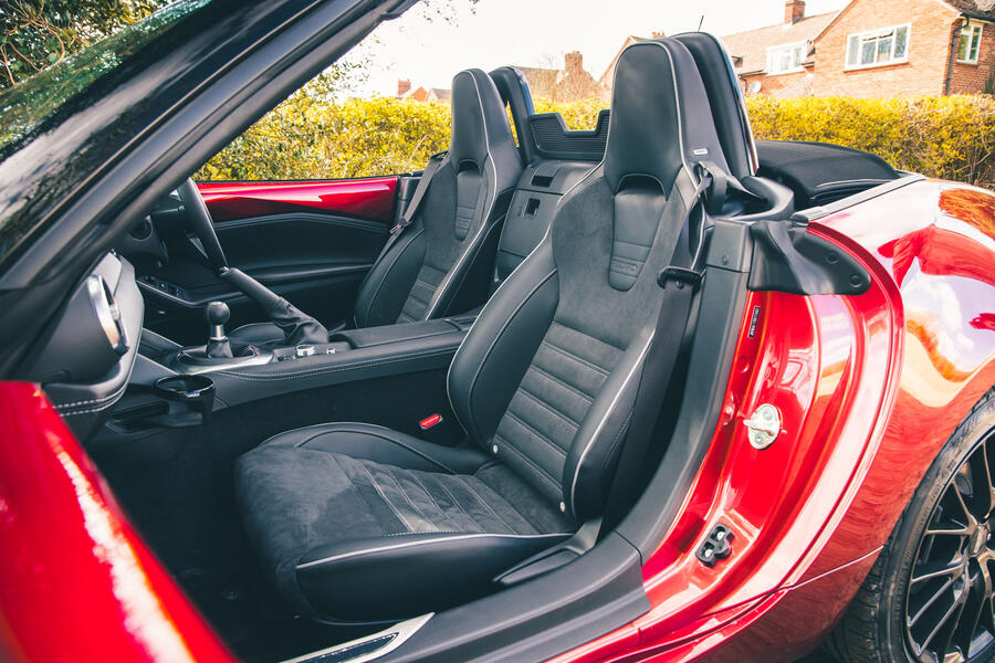 Mazda MX-5 мягкая крыша
