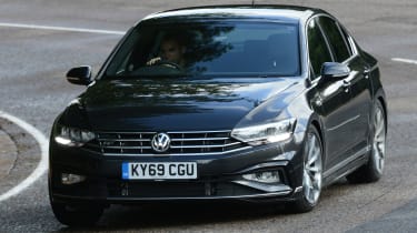 Volkswagen Passat в повороте